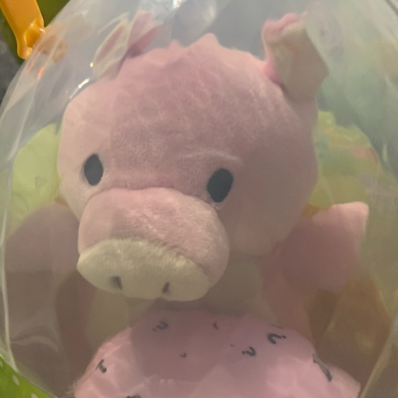 Squishmallow pig hugmee Easter egg - Picture 2 of 3